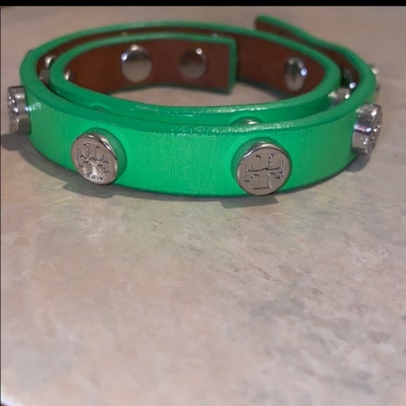 Beautiful green Tory Burch Leather Wrap - Picture 2 of 6